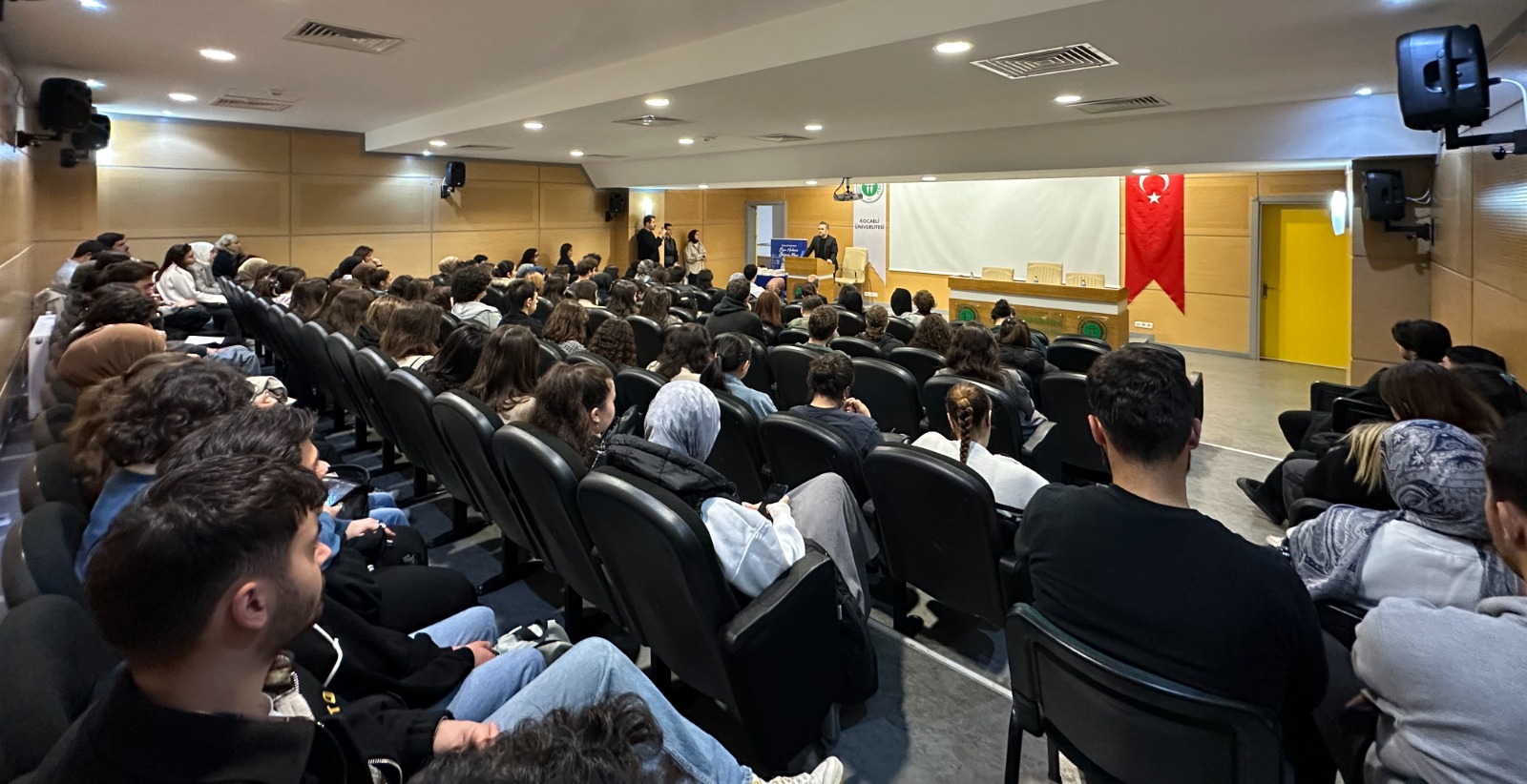 Kurucumuz Hakan Çil’den İmzalı Kitap ve Söyleşi